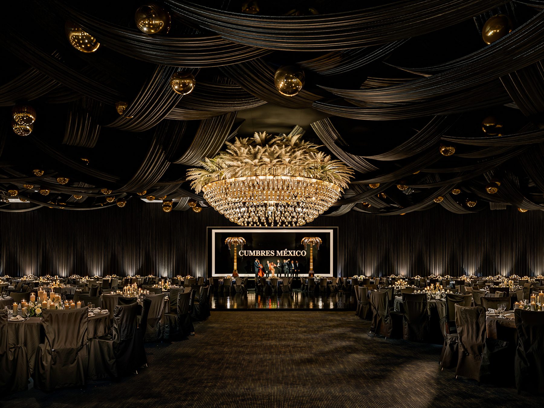 Candil sobre una cena formal · gala