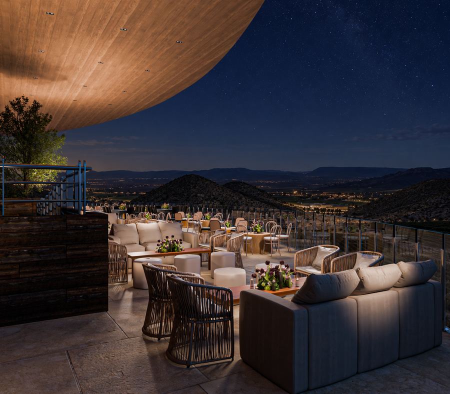 Terraza de noche con salas de exterior y vista a las montañas